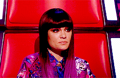 Jessie J accidentally presses the button to turn her chair around in The Voice