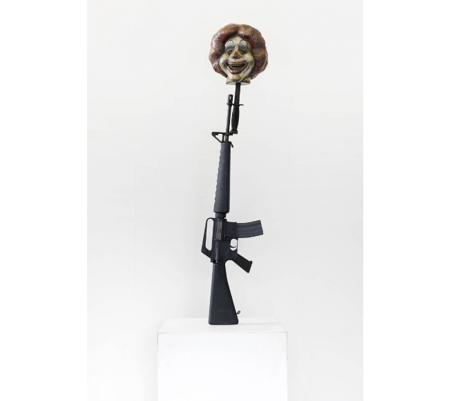Jake & Dinos Chapman, M16 (2014). Fibreglass, bayonet and decommissioned Colt M16 assault rifle on plinth.