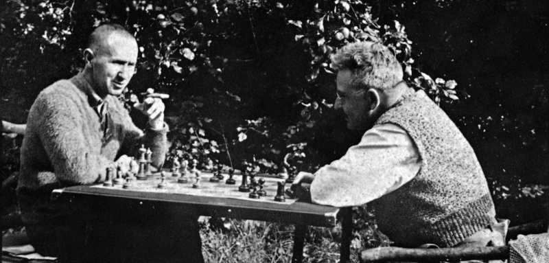Bertolt Brecht and Walter Benjamin playing chess in 1934. Courtesy of  Akademie der Künste, Berlin, Bertolt-Brecht-Archiv.